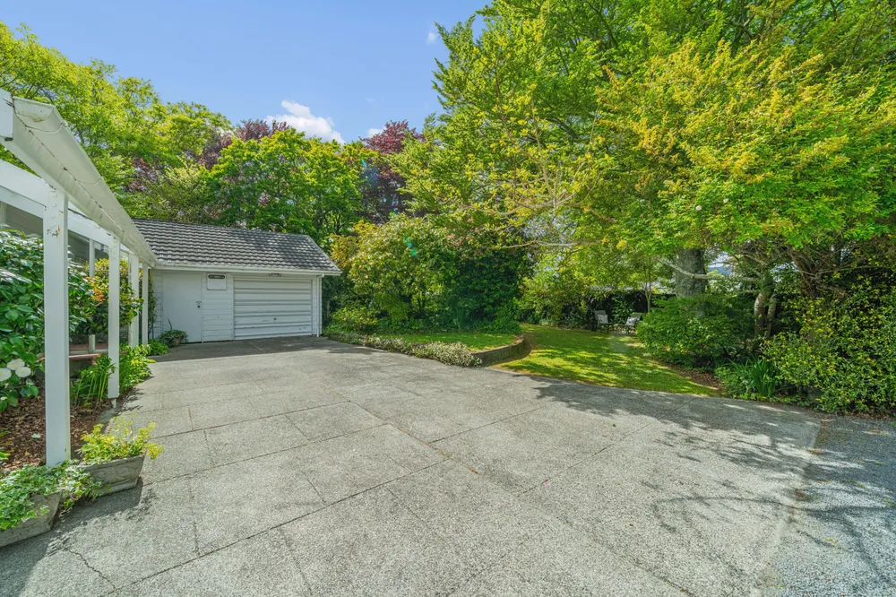 Photos of 361 Fergusson Drive