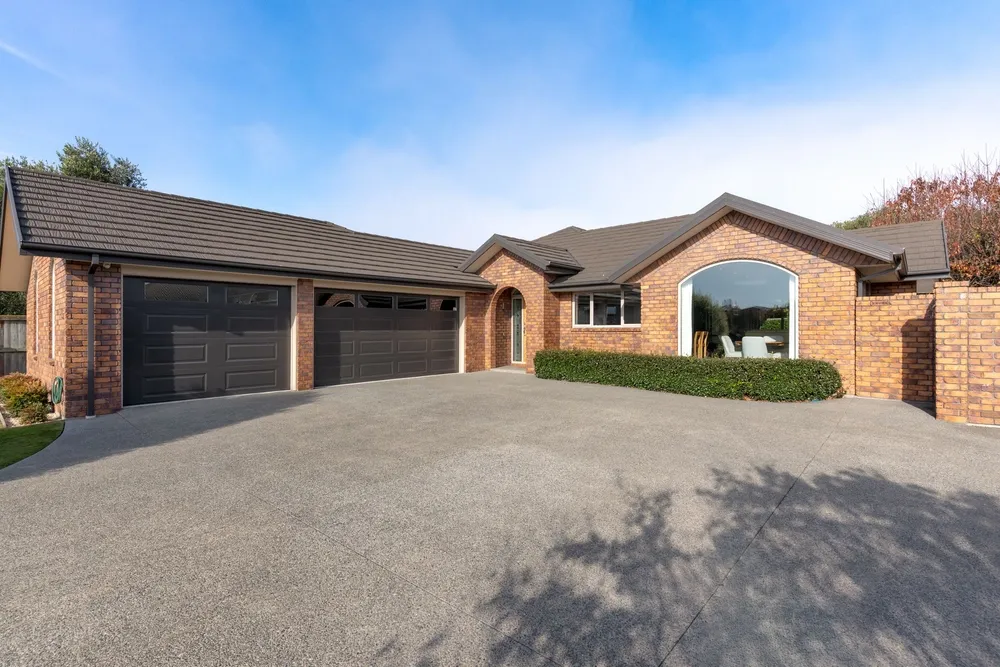 Photos of 8 Saddleback Green