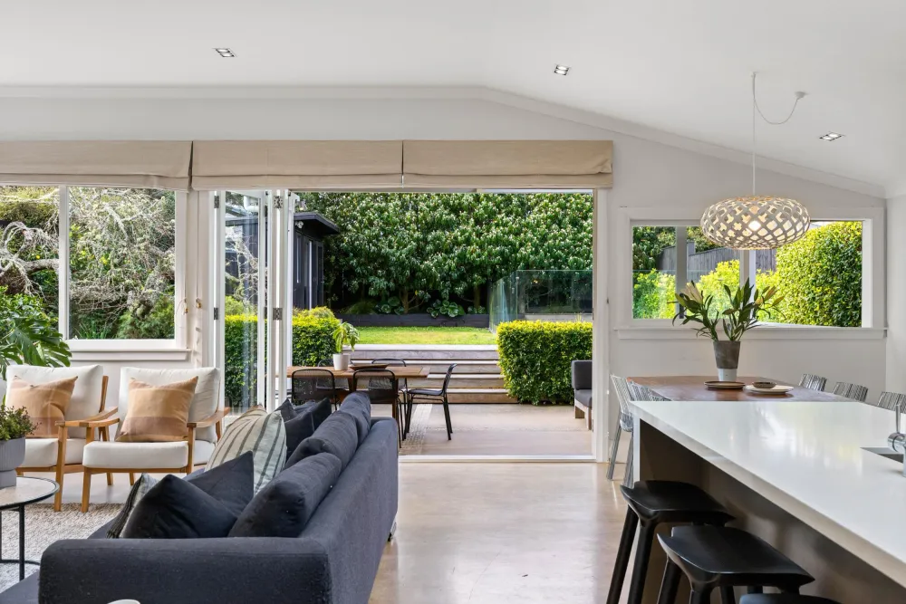 Photos of 15 Maranui Avenue