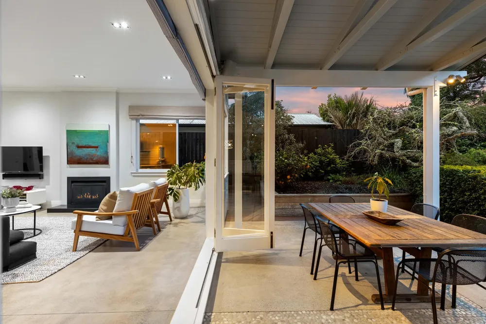 Photos of 15 Maranui Avenue