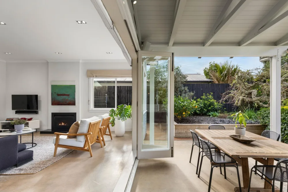 Photos of 15 Maranui Avenue