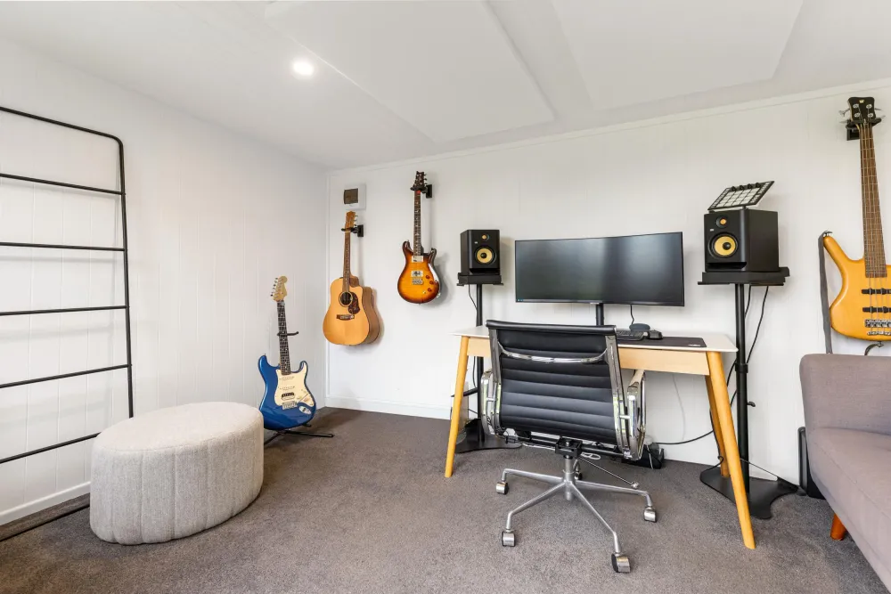 Photos of 15 Maranui Avenue