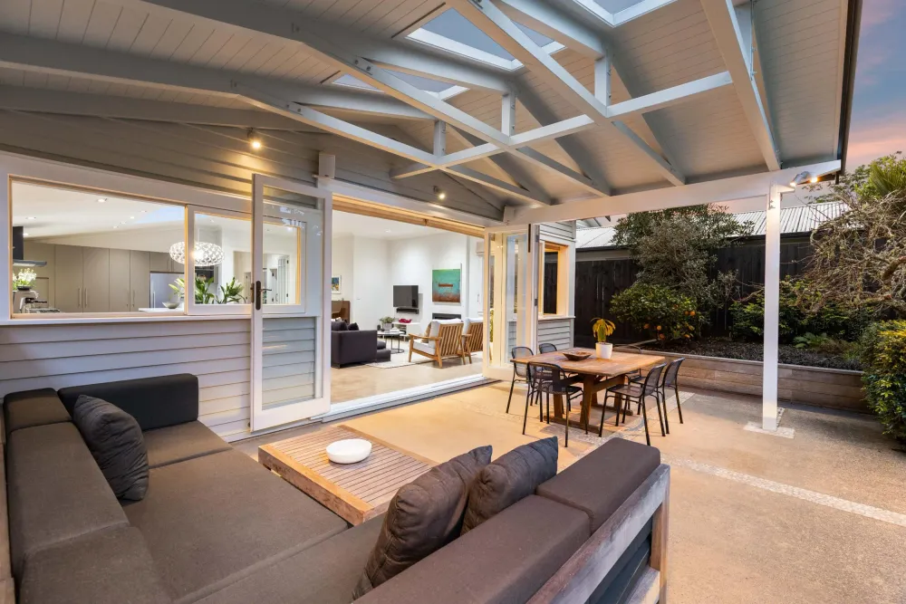 Photos of 15 Maranui Avenue