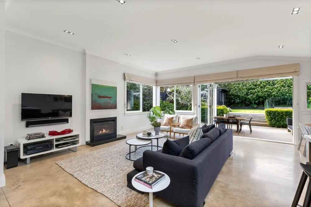 Photos of 15 Maranui Avenue