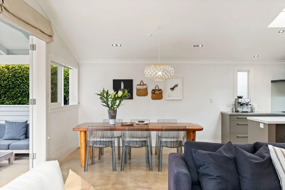 Photos of 15 Maranui Avenue