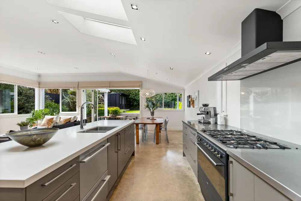 Photos of 15 Maranui Avenue