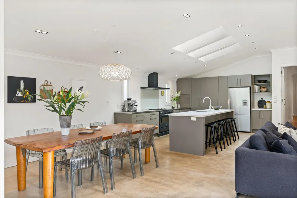 Photos of 15 Maranui Avenue