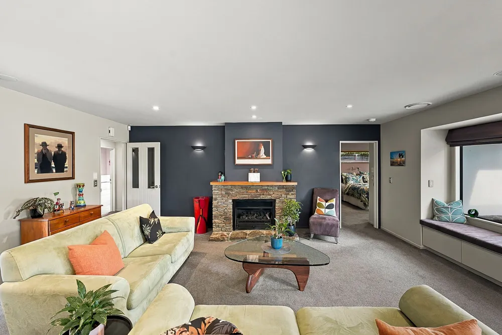 Photos of 32 Pewter Place