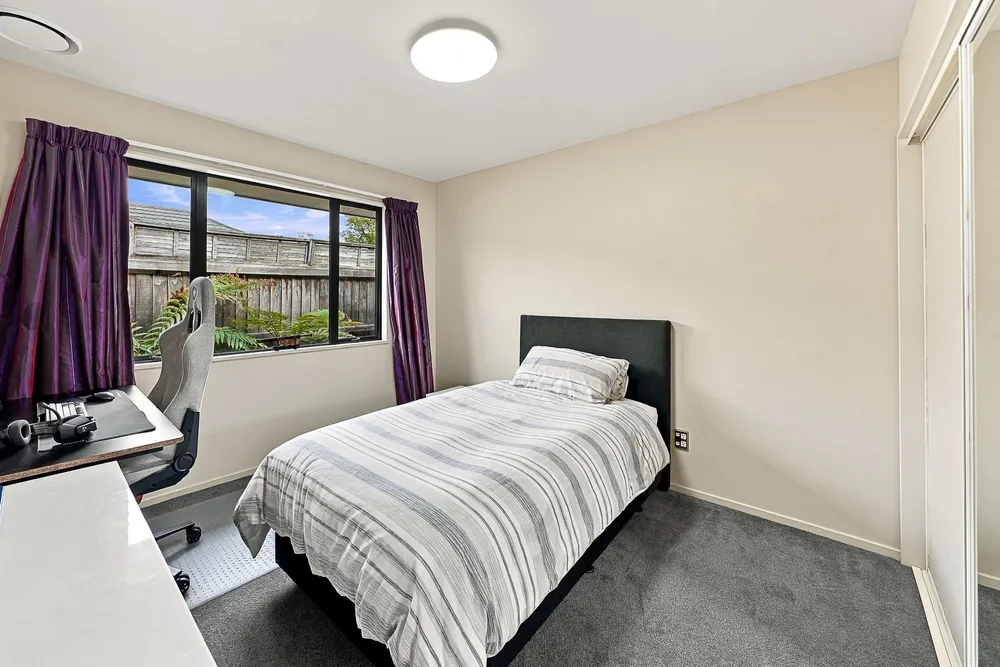 Photos of 32 Pewter Place