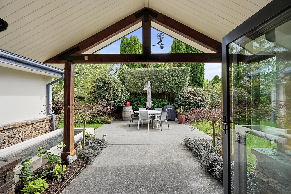 Photos of 32 Pewter Place