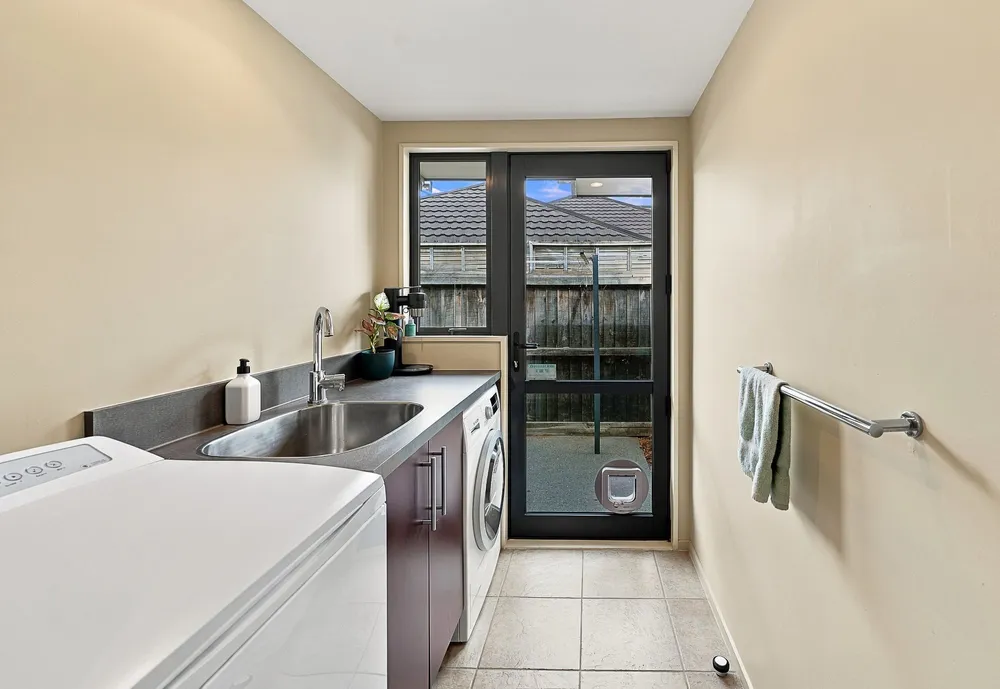 Photos of 32 Pewter Place