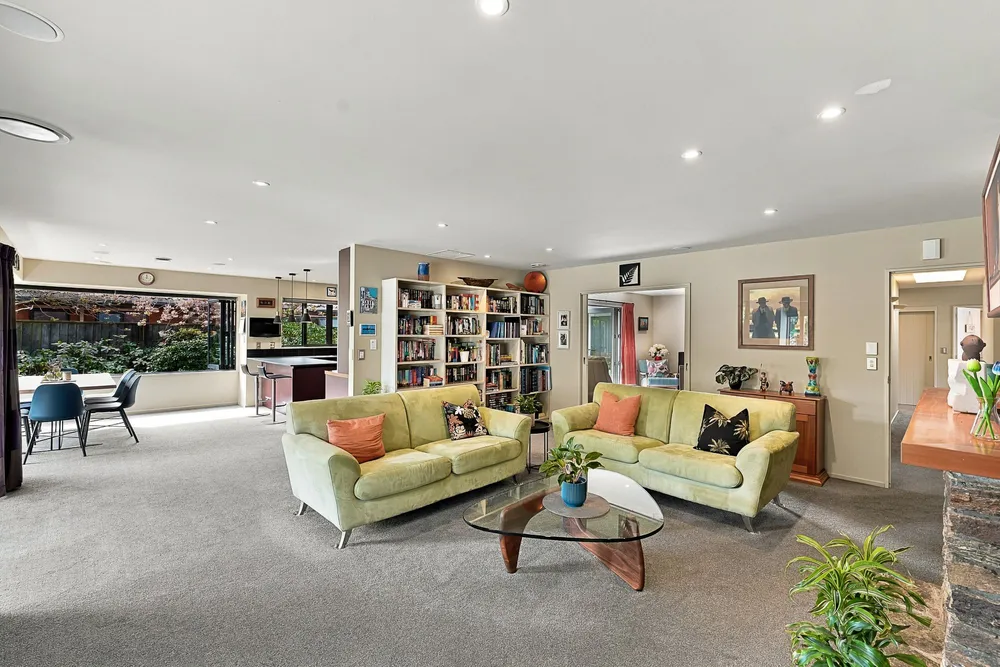 Photos of 32 Pewter Place