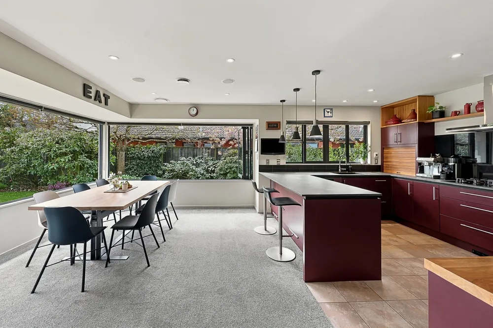Photos of 32 Pewter Place