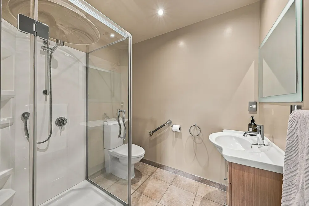 Photos of 32 Pewter Place