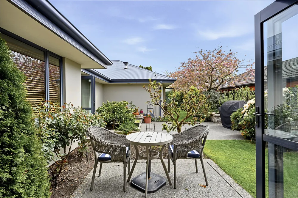 Photos of 32 Pewter Place
