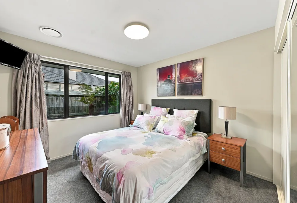 Photos of 32 Pewter Place