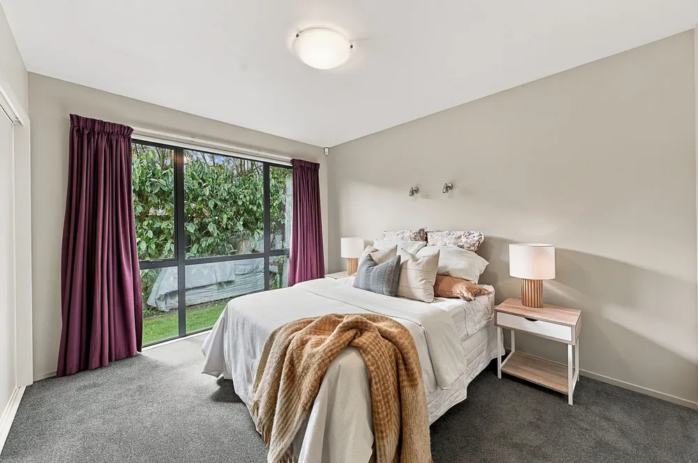 Photos of 32 Pewter Place