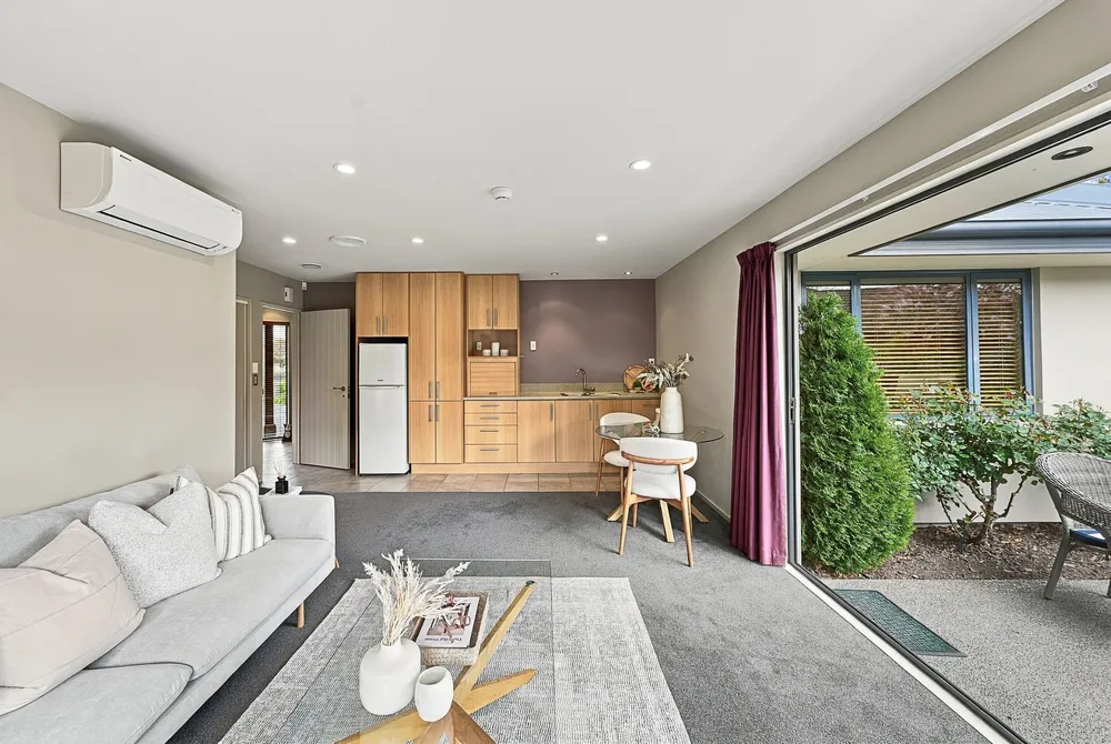 Photos of 32 Pewter Place