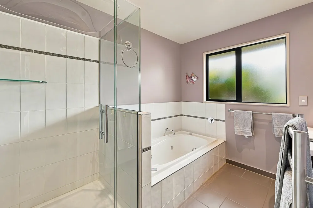 Photos of 32 Pewter Place