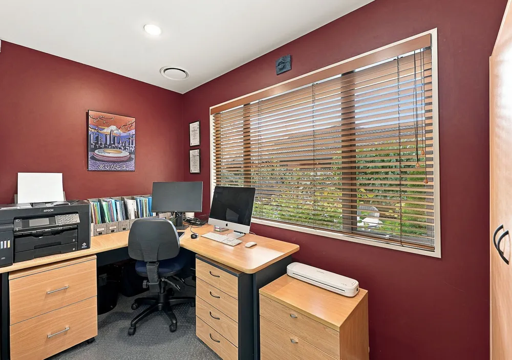 Photos of 32 Pewter Place