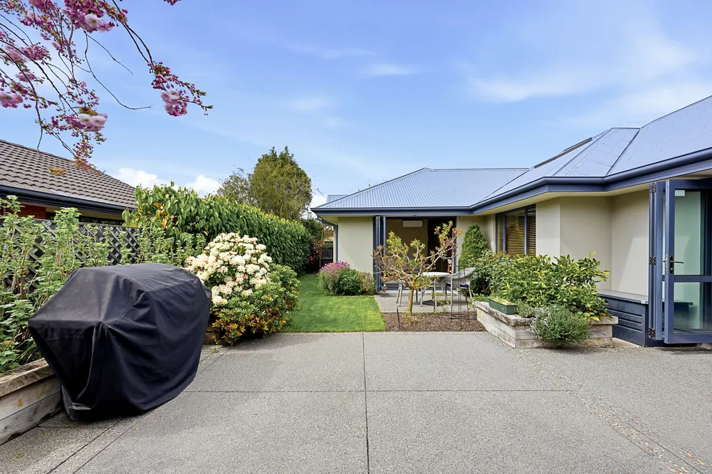 Photos of 32 Pewter Place