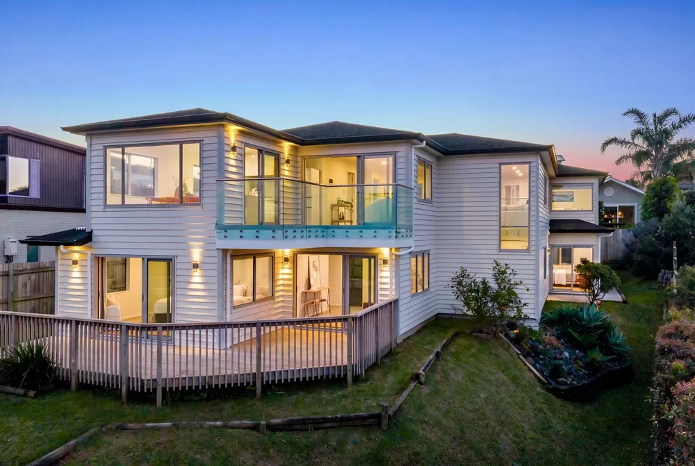 Photos of 1053b Whangaparaoa Road