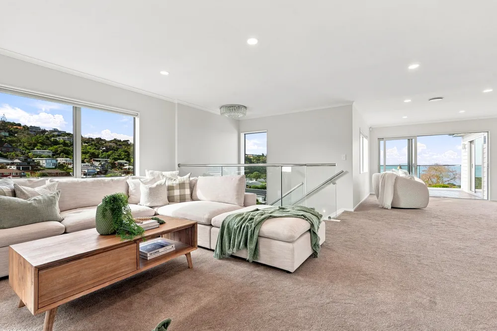 Photos of 1053b Whangaparaoa Road