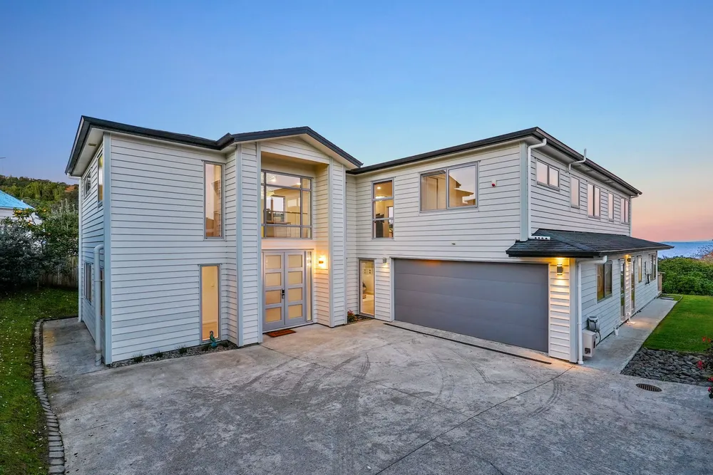 Photos of 1053b Whangaparaoa Road