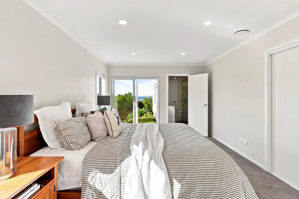 Photos of 1053b Whangaparaoa Road