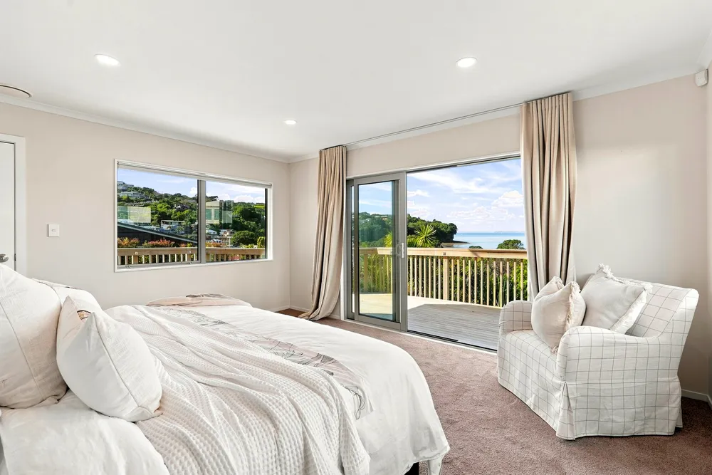 Photos of 1053b Whangaparaoa Road