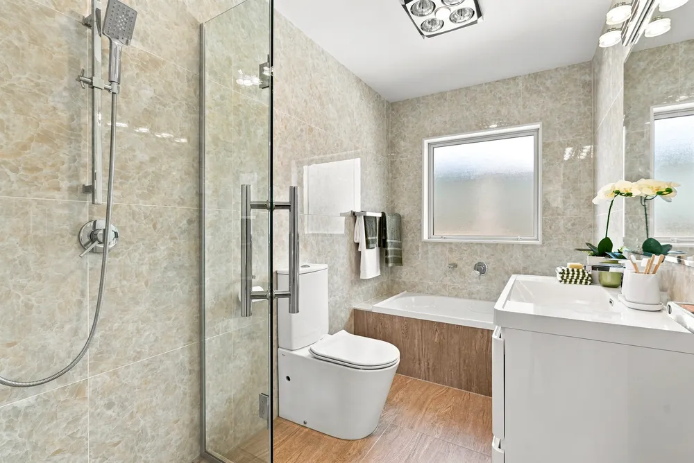 Photos of 1053b Whangaparaoa Road