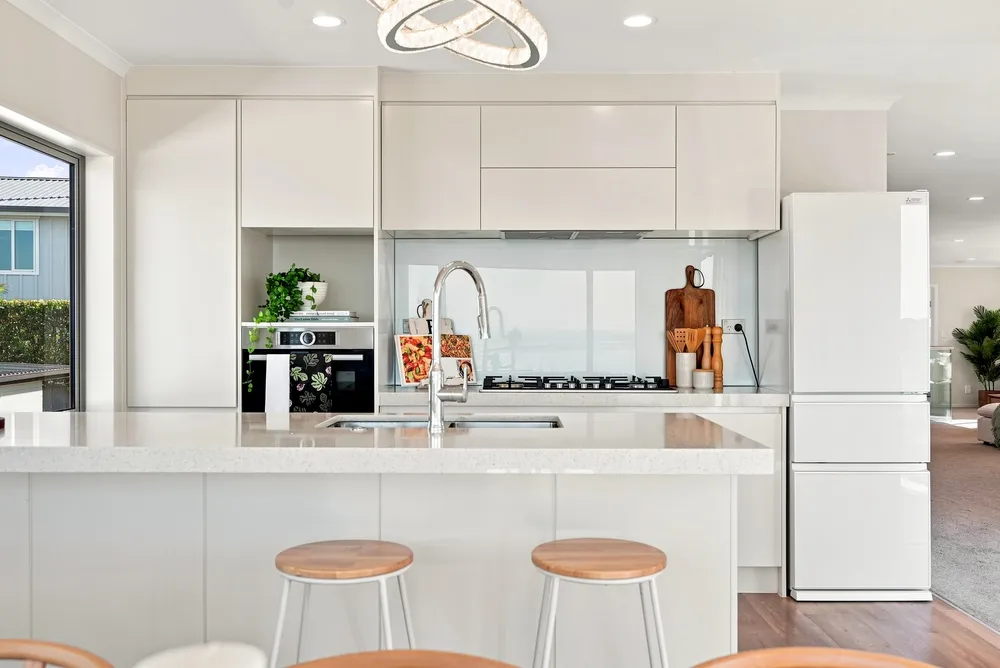 Photos of 1053b Whangaparaoa Road