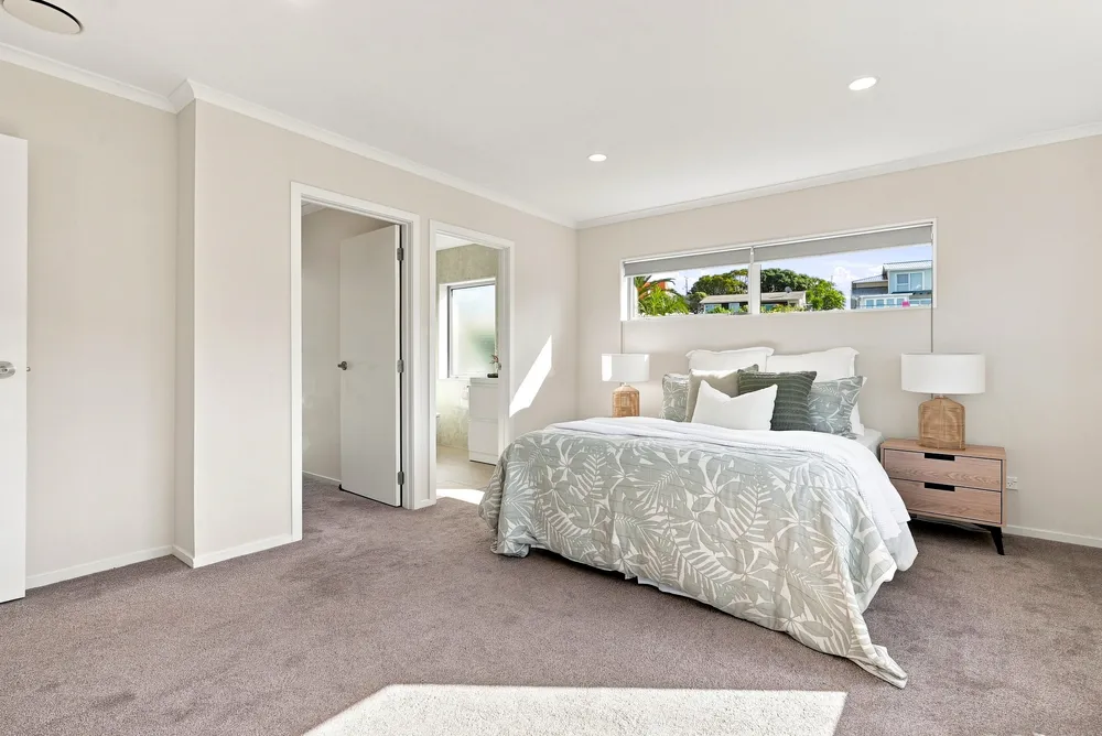 Photos of 1053b Whangaparaoa Road