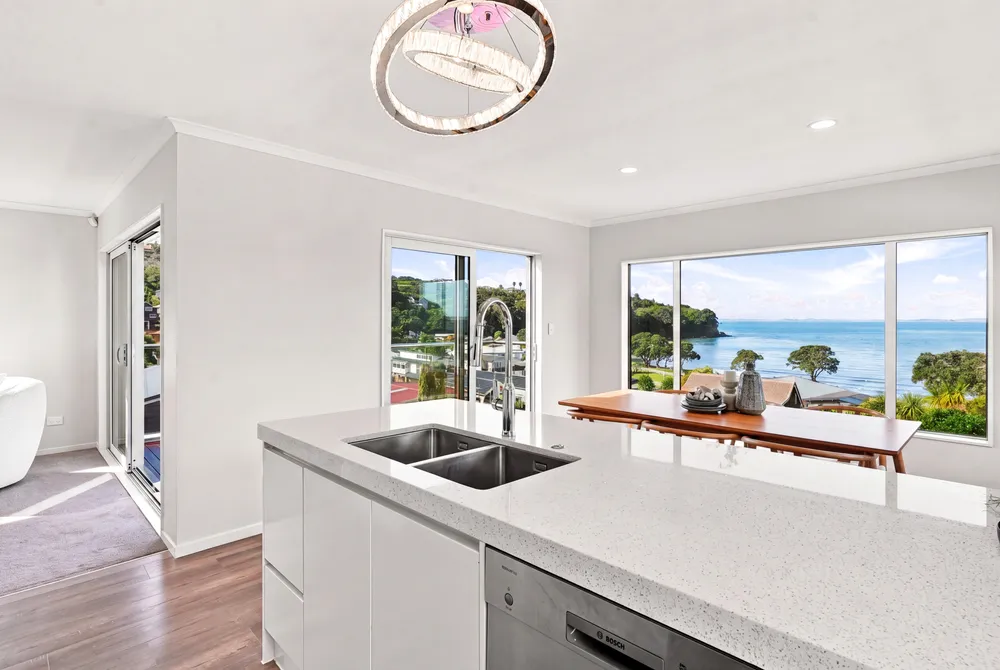 Photos of 1053b Whangaparaoa Road