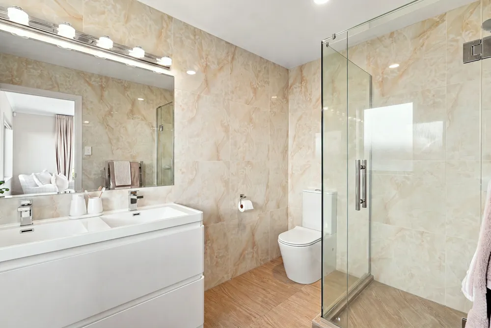 Photos of 1053b Whangaparaoa Road