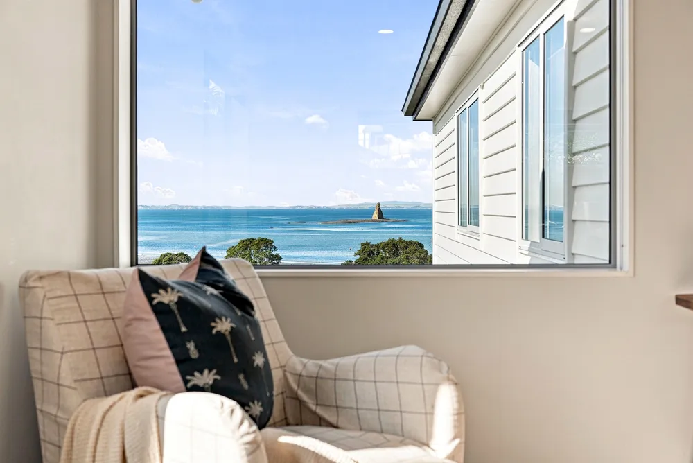 Photos of 1053b Whangaparaoa Road