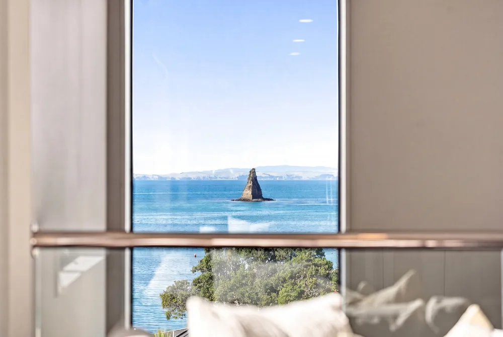 Photos of 1053b Whangaparaoa Road