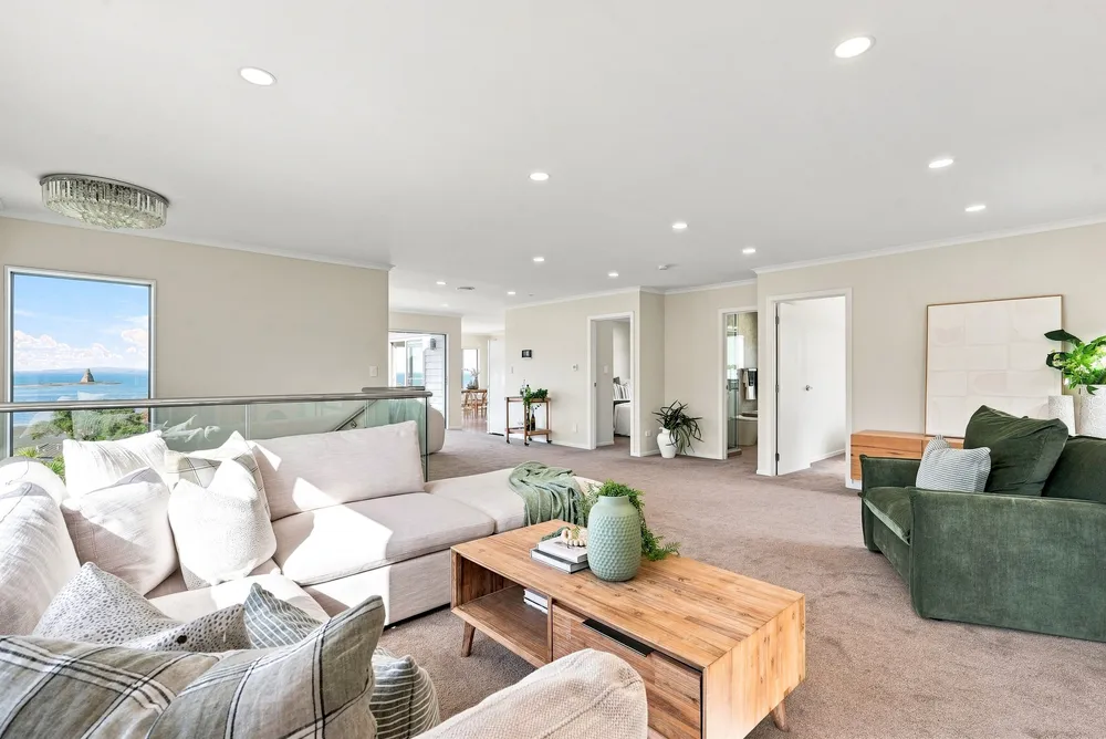 Photos of 1053b Whangaparaoa Road