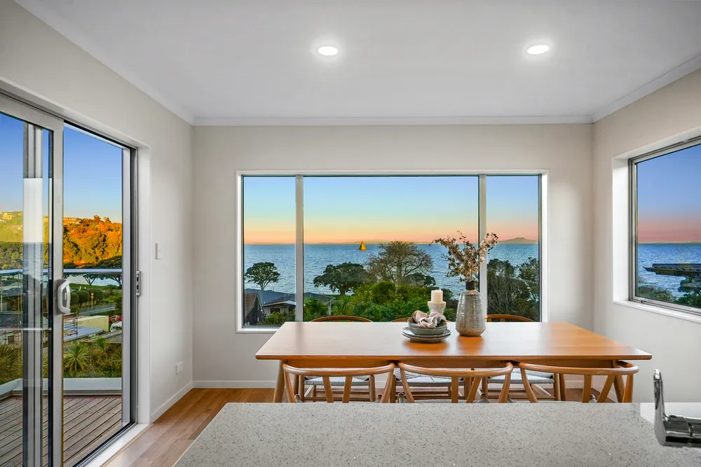 Photos of 1053b Whangaparaoa Road