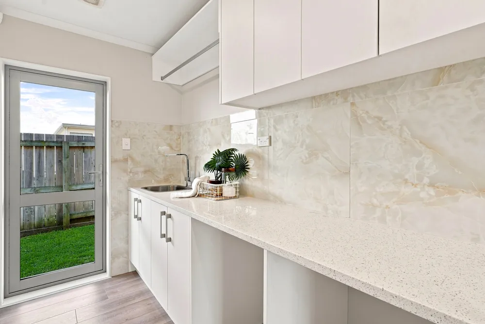 Photos of 1053b Whangaparaoa Road