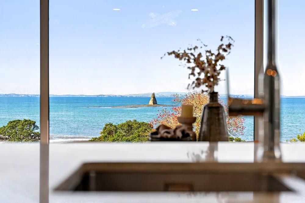Photos of 1053b Whangaparaoa Road
