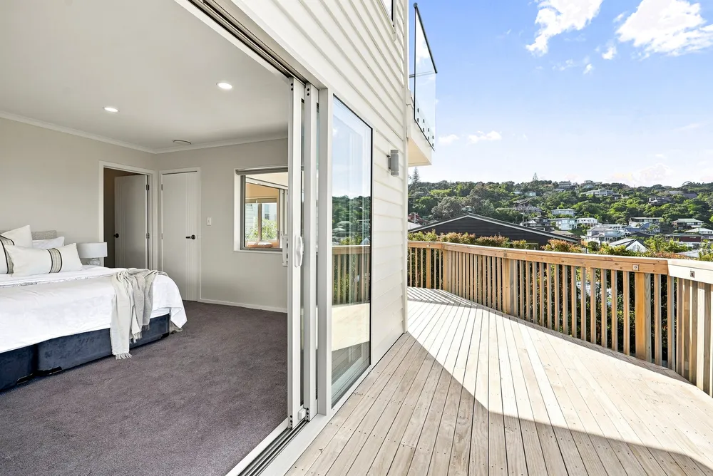 Photos of 1053b Whangaparaoa Road