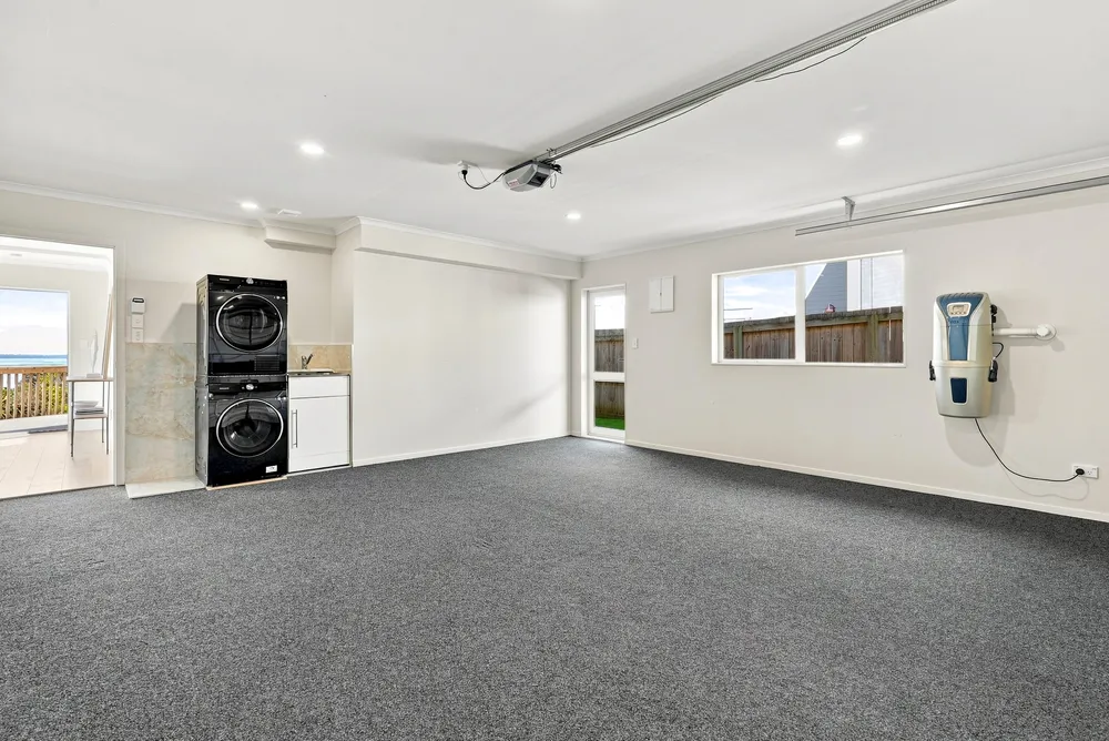 Photos of 1053b Whangaparaoa Road