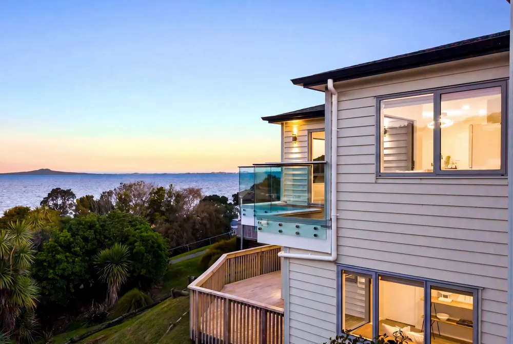 Photos of 1053b Whangaparaoa Road