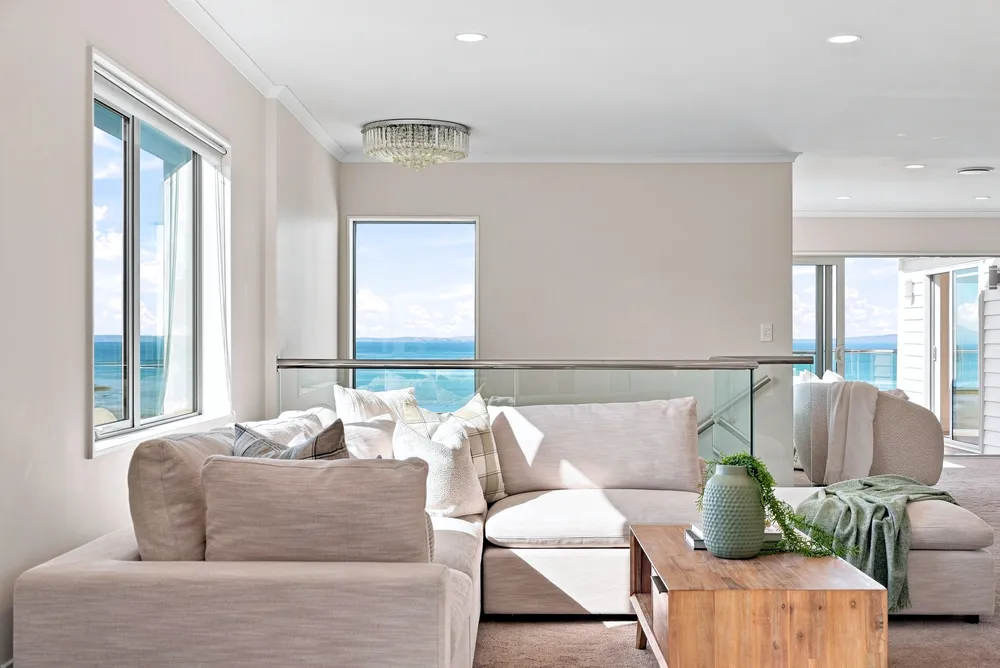 Photos of 1053b Whangaparaoa Road