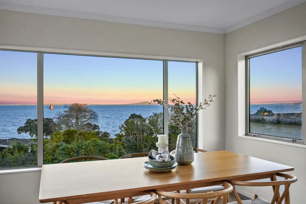 Photos of 1053b Whangaparaoa Road