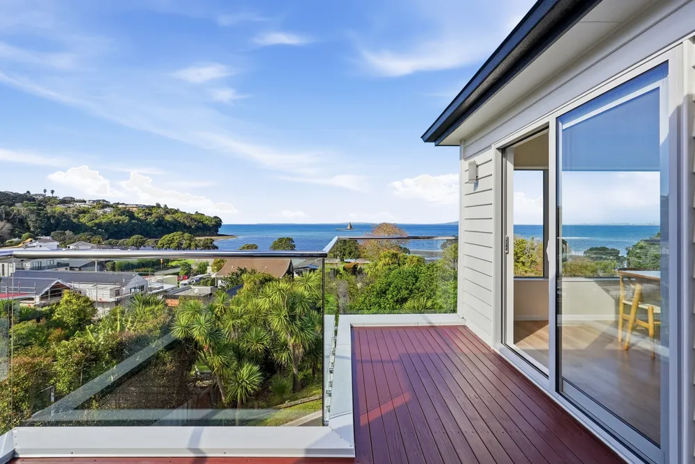 Photos of 1053b Whangaparaoa Road
