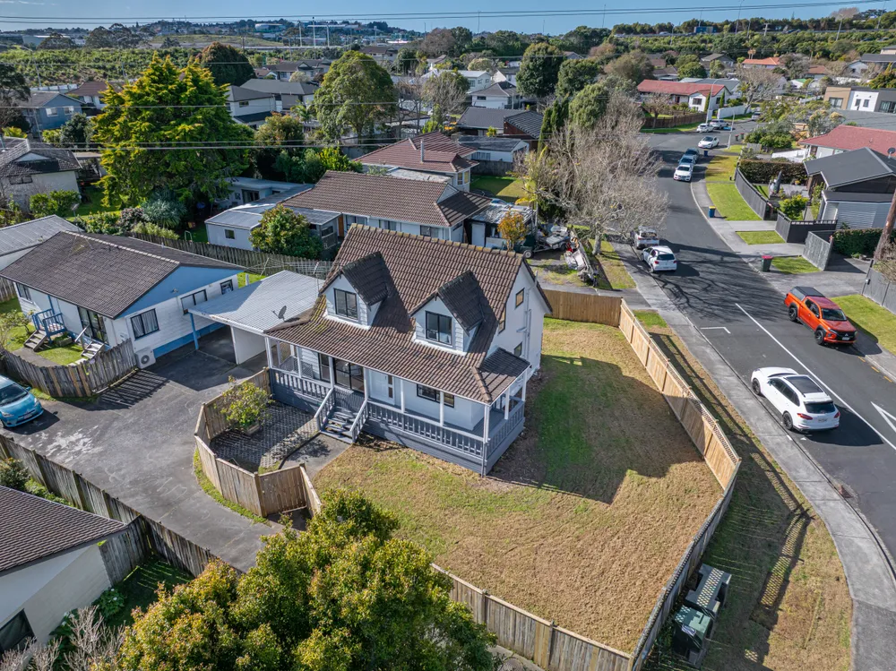 Photos of 1/107 Santiago Crescent