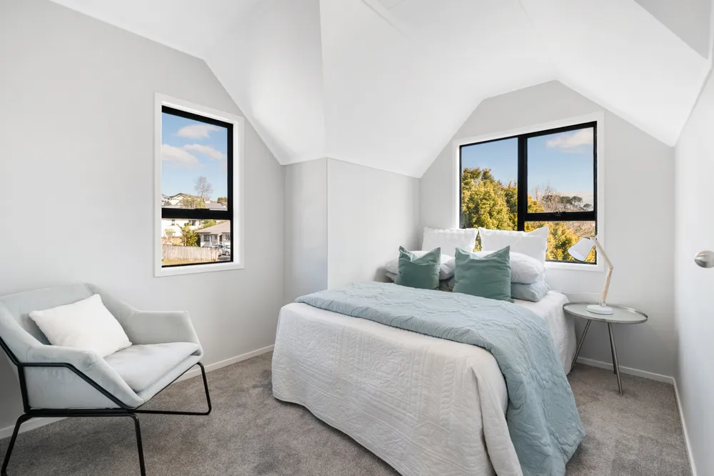 Photos of 1/107 Santiago Crescent