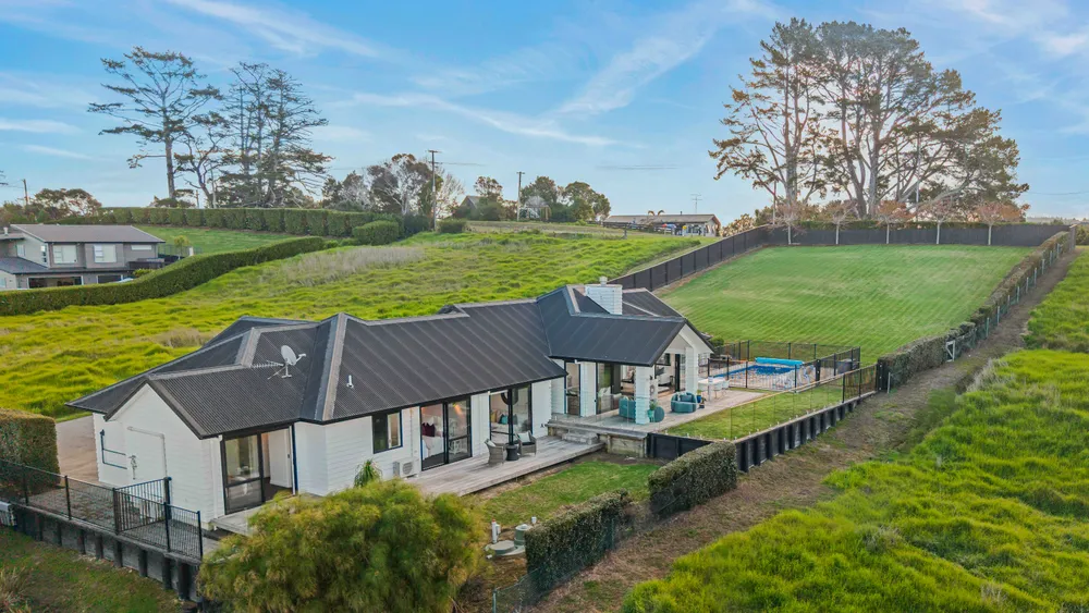 Photos of 72 Vaughans Road